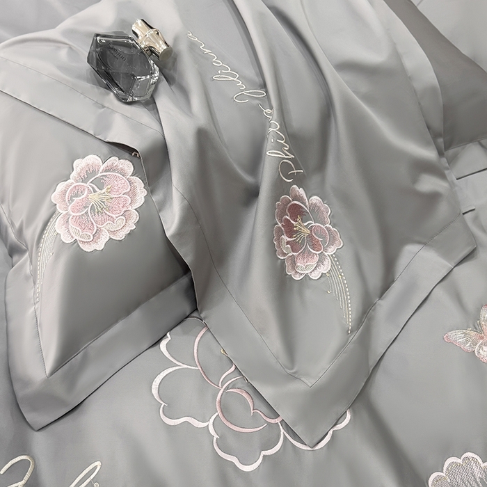 91家纺网 家纺一手货源 找家纺 女子家纺 2026新款A类新款新疆长绒棉澳棉高端全棉纯棉绣花四件套-花富贵 高级灰