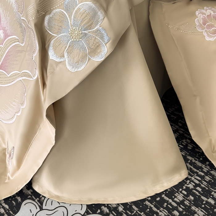 91家纺网 家纺一手货源 找家纺 女子家纺 2026新款A类新款新疆长绒棉澳棉高端全棉纯棉绣花四件套-花富贵 浅香槟