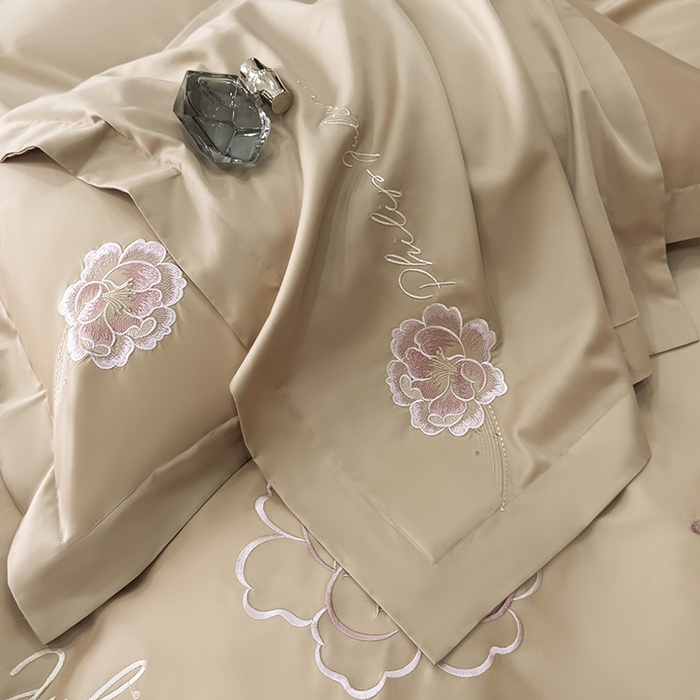 91家纺网 家纺一手货源 找家纺 女子家纺 2026新款A类新款新疆长绒棉澳棉高端全棉纯棉绣花四件套-花富贵 浅香槟