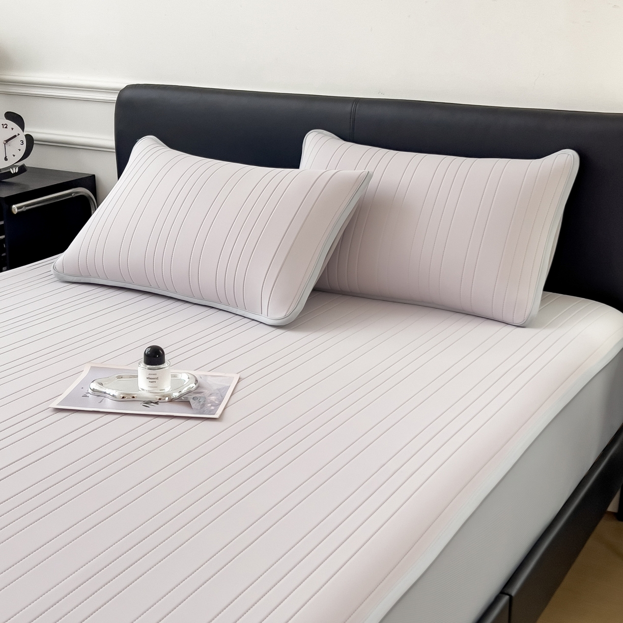 91家纺网 家纺一手货源 找家纺 丝羽坊 2026新款云朵凉感纯色小冰皮软凉席-床笠款 浅灰