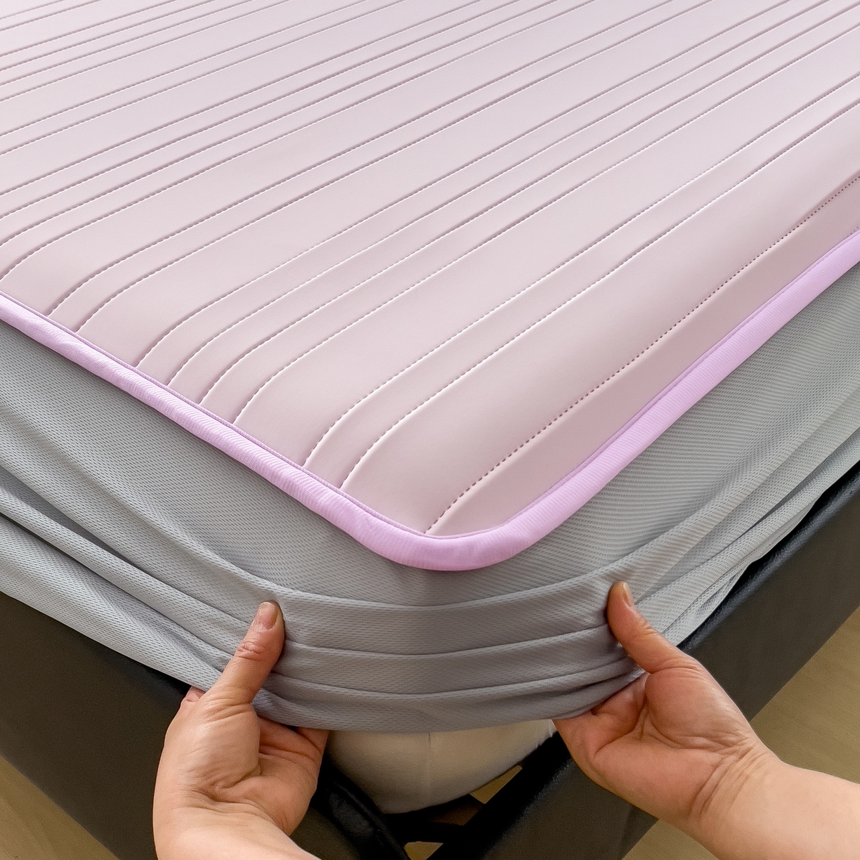 91家纺网 家纺一手货源 找家纺 丝羽坊 2026新款云朵凉感纯色小冰皮软凉席-床笠款 浅紫