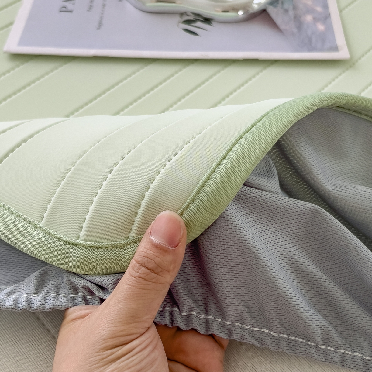 91家纺网 家纺一手货源 找家纺 丝羽坊 2026新款云朵凉感纯色小冰皮软凉席-床笠款 清新绿