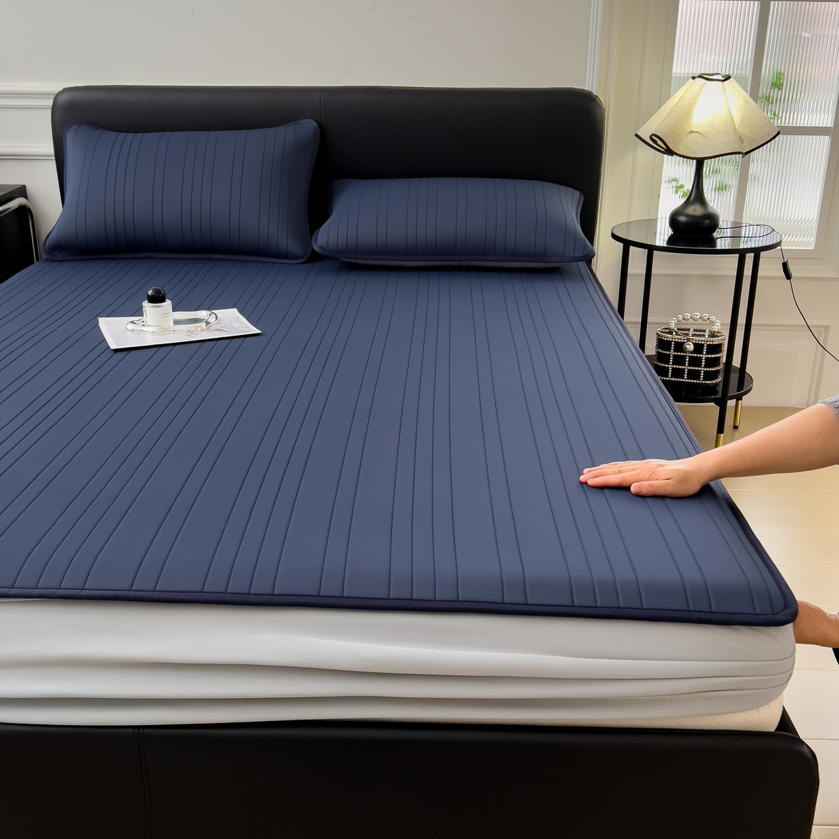 91家纺网 家纺一手货源 找家纺 丝羽坊 2026新款云朵凉感纯色小冰皮软凉席-床笠款 深睡蓝