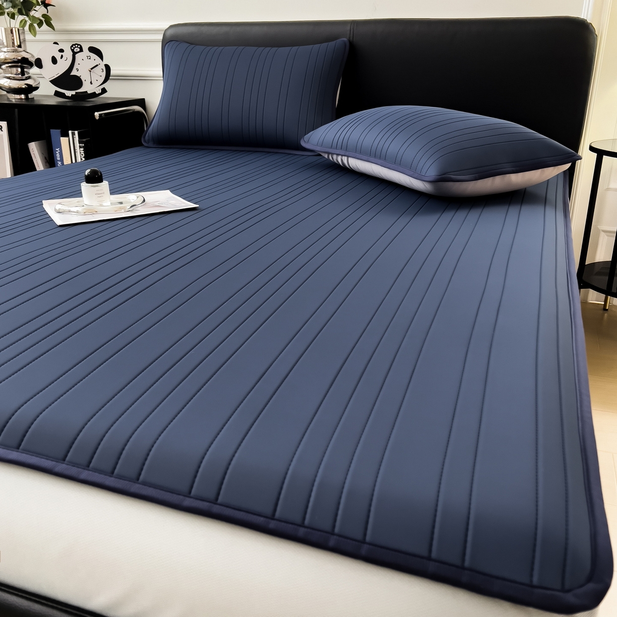 91家纺网 家纺一手货源 找家纺 丝羽坊 2026新款云朵凉感纯色小冰皮软凉席-床笠款 深睡蓝