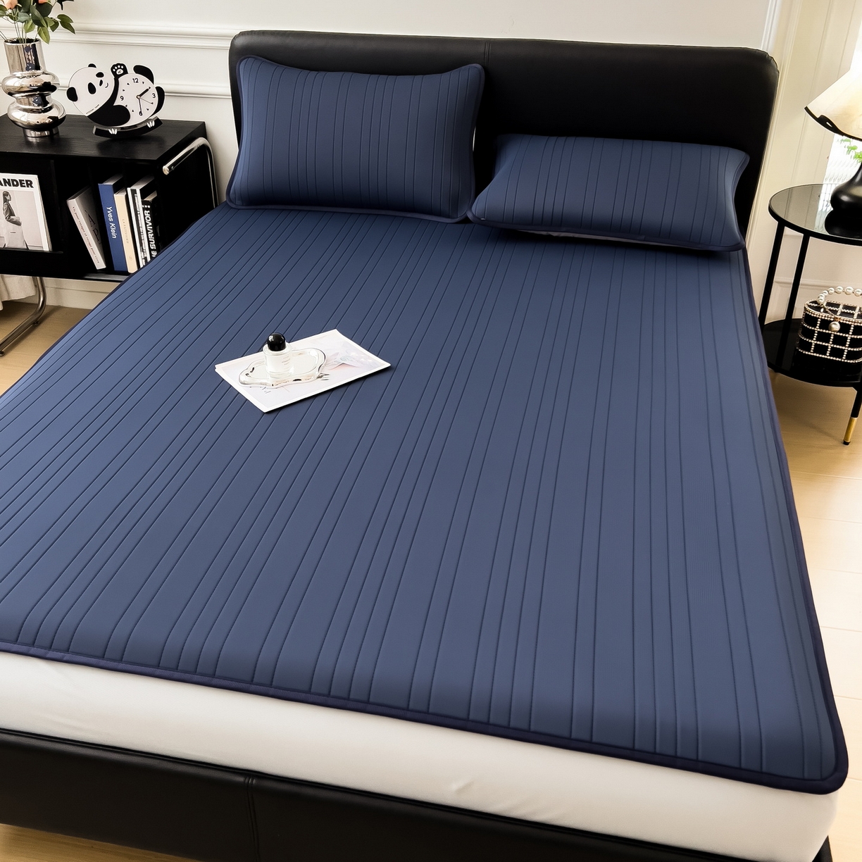 91家纺网 家纺一手货源 找家纺 丝羽坊 2026新款云朵凉感纯色小冰皮软凉席-床笠款 深睡蓝