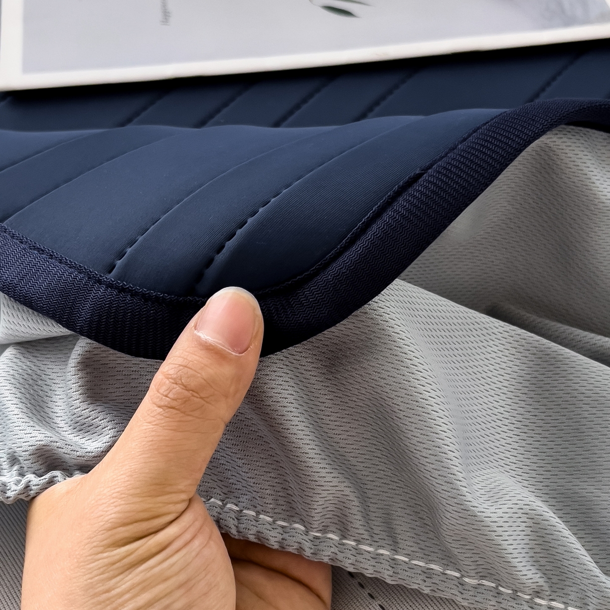 91家纺网 家纺一手货源 找家纺 丝羽坊 2026新款云朵凉感纯色小冰皮软凉席-床笠款 深睡蓝