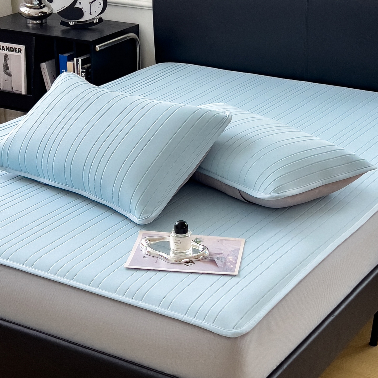 91家纺网 家纺一手货源 找家纺 丝羽坊 2026新款云朵凉感纯色小冰皮软凉席-床笠款 天蓝