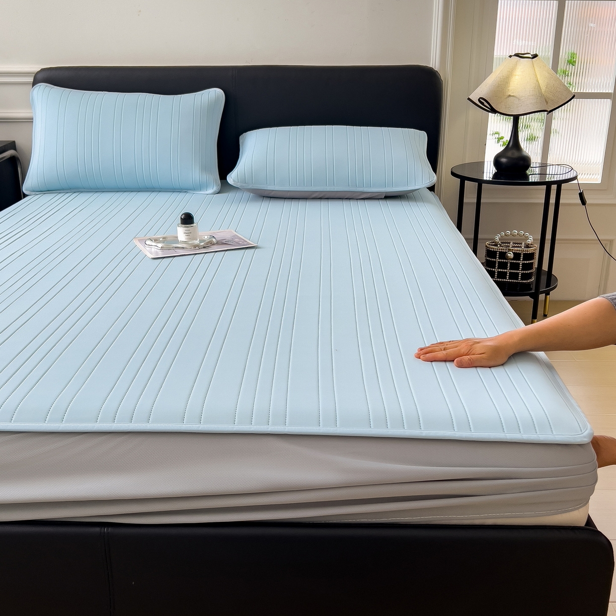 91家纺网 家纺一手货源 找家纺 丝羽坊 2026新款云朵凉感纯色小冰皮软凉席-床笠款 天蓝