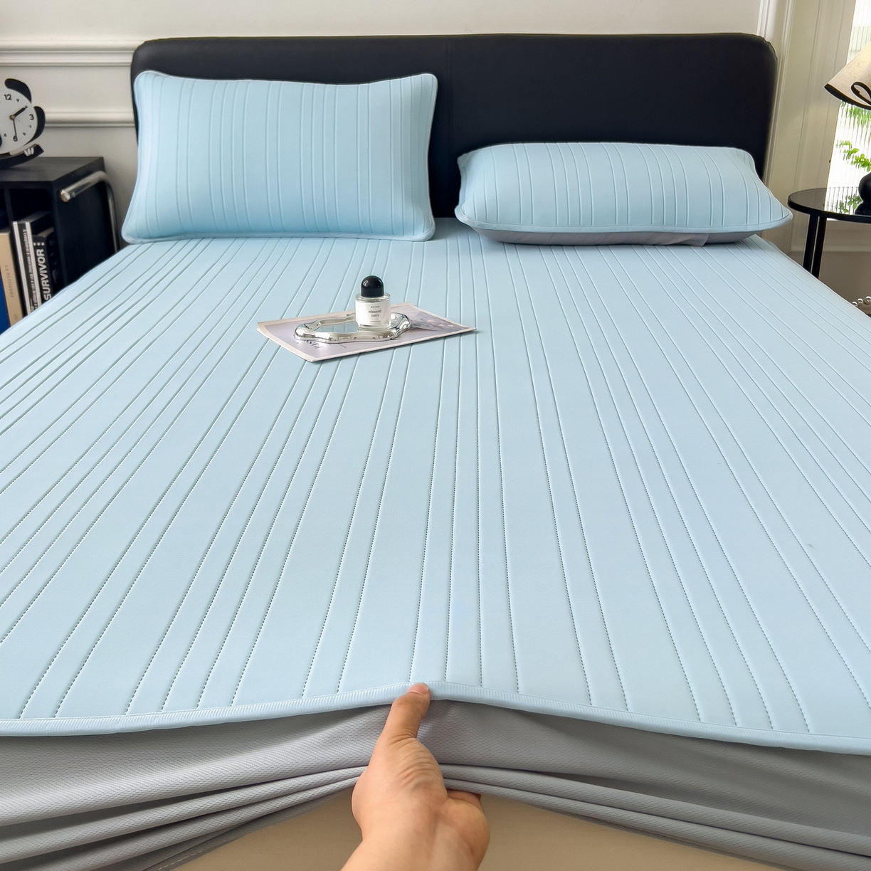 91家纺网 家纺一手货源 找家纺 丝羽坊 2026新款云朵凉感纯色小冰皮软凉席-床笠款 天蓝