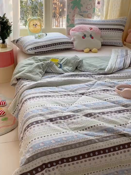 91家纺网 家纺一手货源 找家纺 老帅的工厂店 2026新款A类泡芙棉大豆夏被-费尔岛系列 雪花Kitty