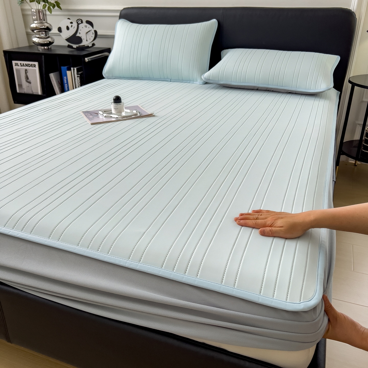 91家纺网 家纺一手货源 找家纺 丝羽坊 2026新款云朵凉感纯色小冰皮软凉席-床笠款 甜心蓝