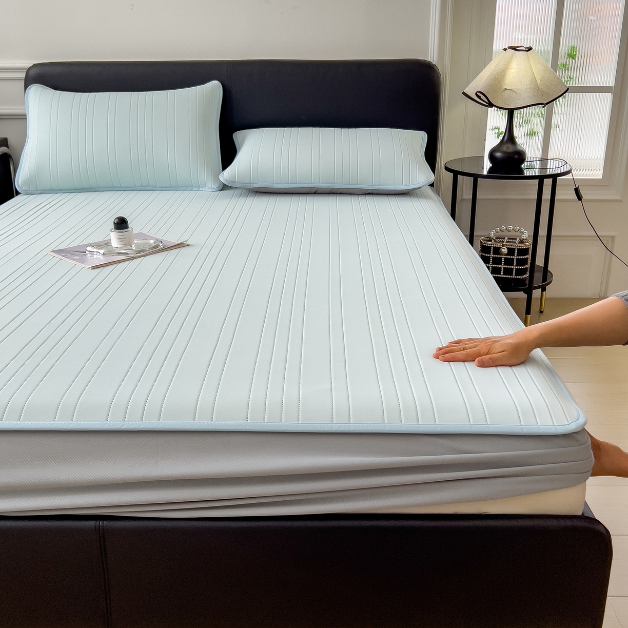 91家纺网 家纺一手货源 找家纺 丝羽坊 2026新款云朵凉感纯色小冰皮软凉席-床笠款 甜心蓝