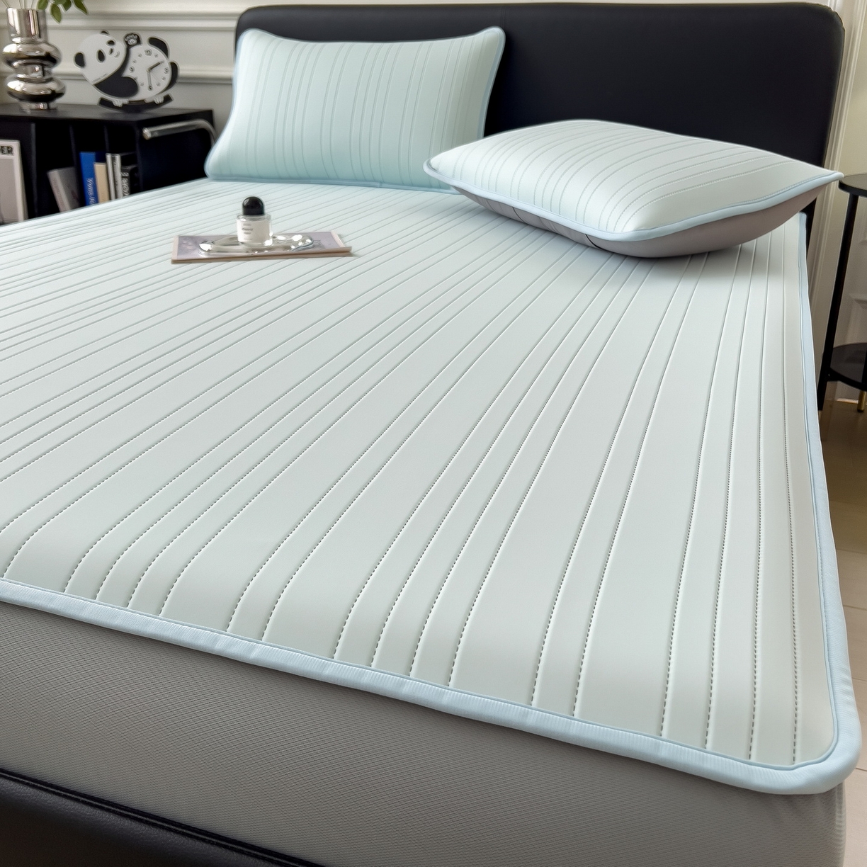 91家纺网 家纺一手货源 找家纺 丝羽坊 2026新款云朵凉感纯色小冰皮软凉席-床笠款 甜心蓝