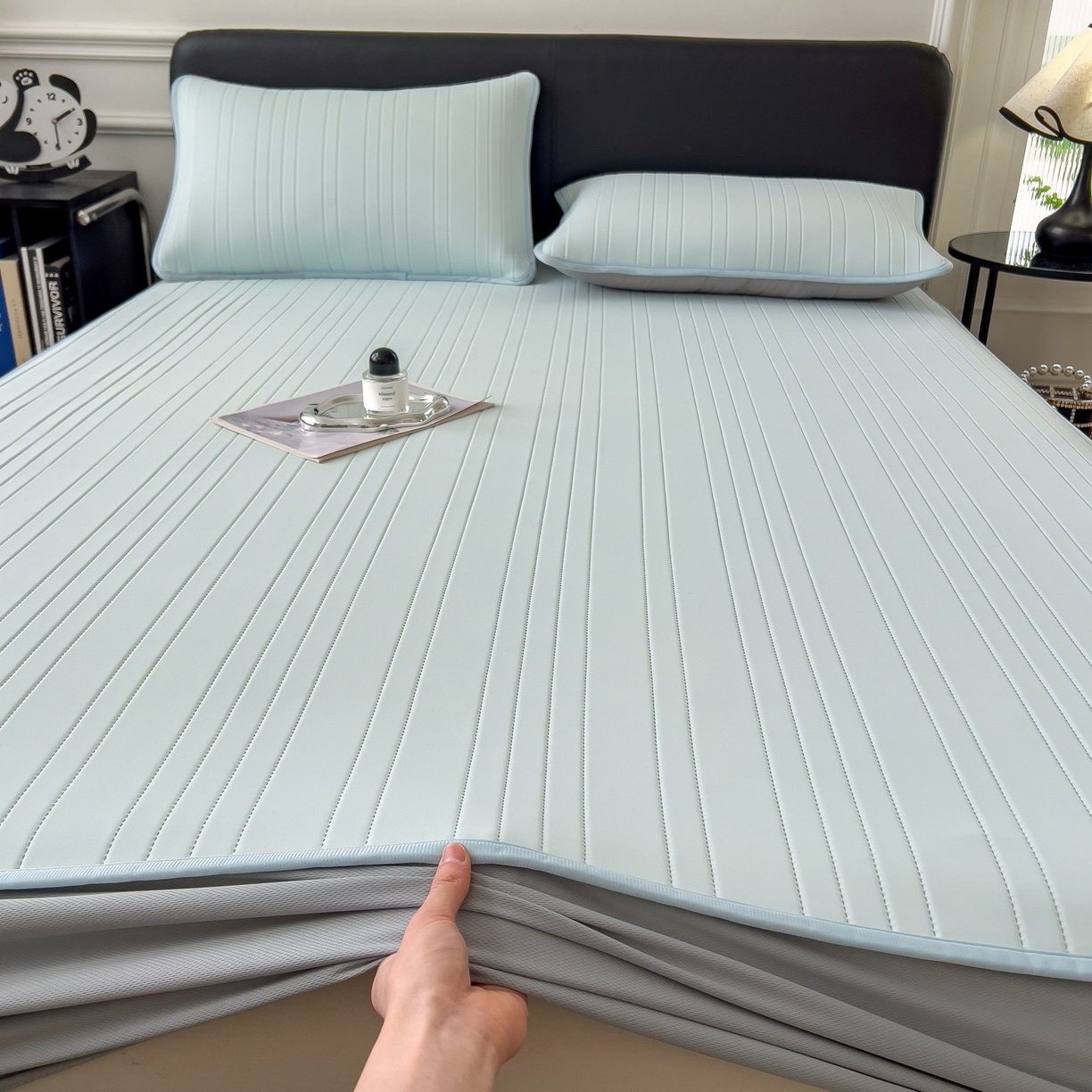 91家纺网 家纺一手货源 找家纺 丝羽坊 2026新款云朵凉感纯色小冰皮软凉席-床笠款 甜心蓝