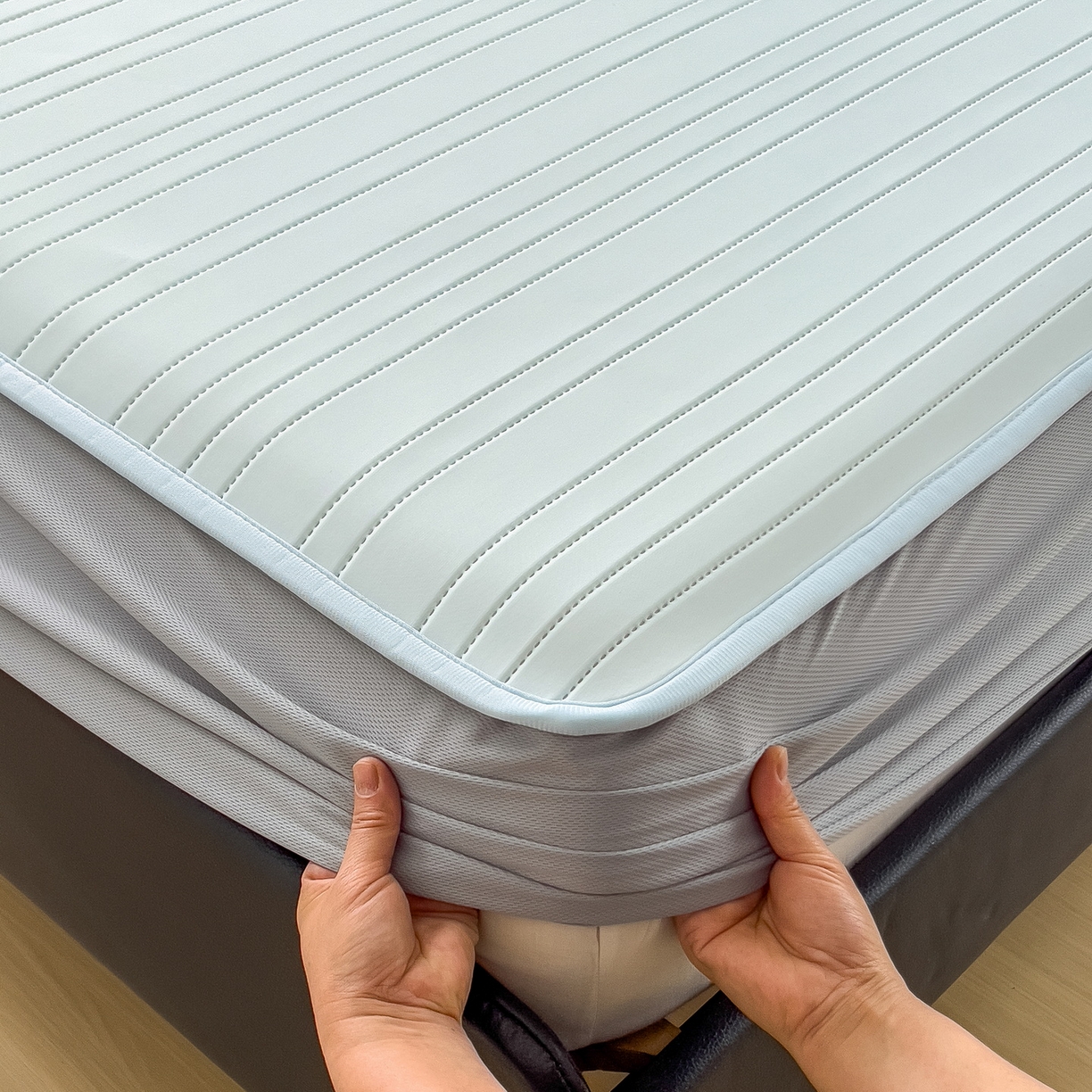 91家纺网 家纺一手货源 找家纺 丝羽坊 2026新款云朵凉感纯色小冰皮软凉席-床笠款 甜心蓝