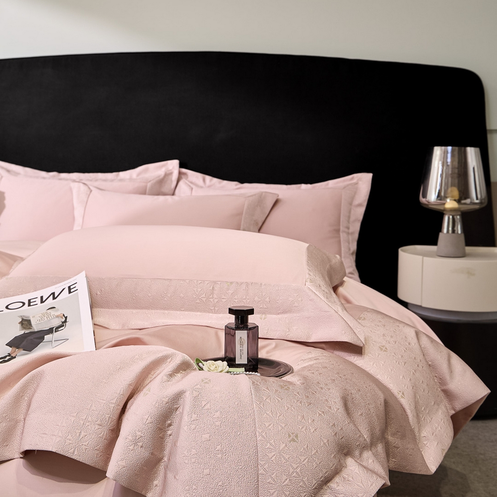 91家纺网 家纺一手货源 找家纺 女子家纺 2026新款全棉烫花拼角100%长绒棉四件套-丽思兰顿 1丽思兰顿-嫩粉色