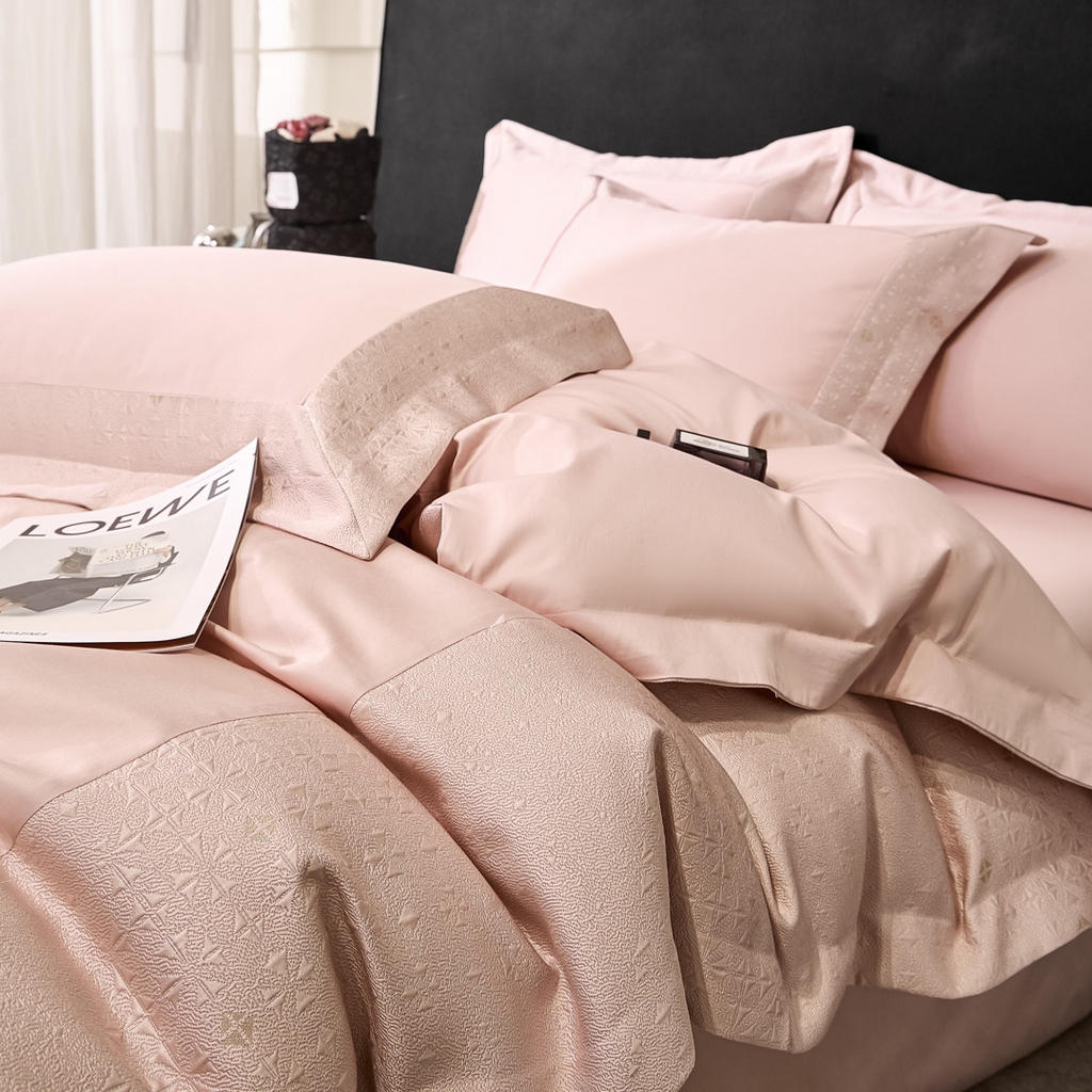 91家纺网 家纺一手货源 找家纺 女子家纺 2026新款全棉烫花拼角100%长绒棉四件套-丽思兰顿 1丽思兰顿-嫩粉色