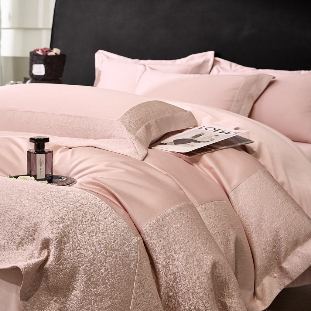 91家纺网 家纺一手货源 找家纺 女子家纺 2026新款全棉烫花拼角100%长绒棉四件套-丽思兰顿 1丽思兰顿-嫩粉色