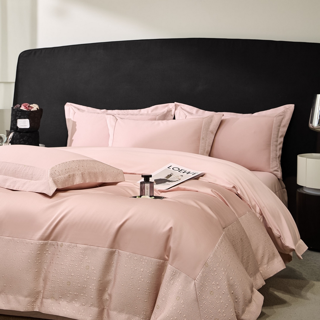 91家纺网 家纺一手货源 找家纺 女子家纺 2026新款全棉烫花拼角100%长绒棉四件套-丽思兰顿 1丽思兰顿-嫩粉色