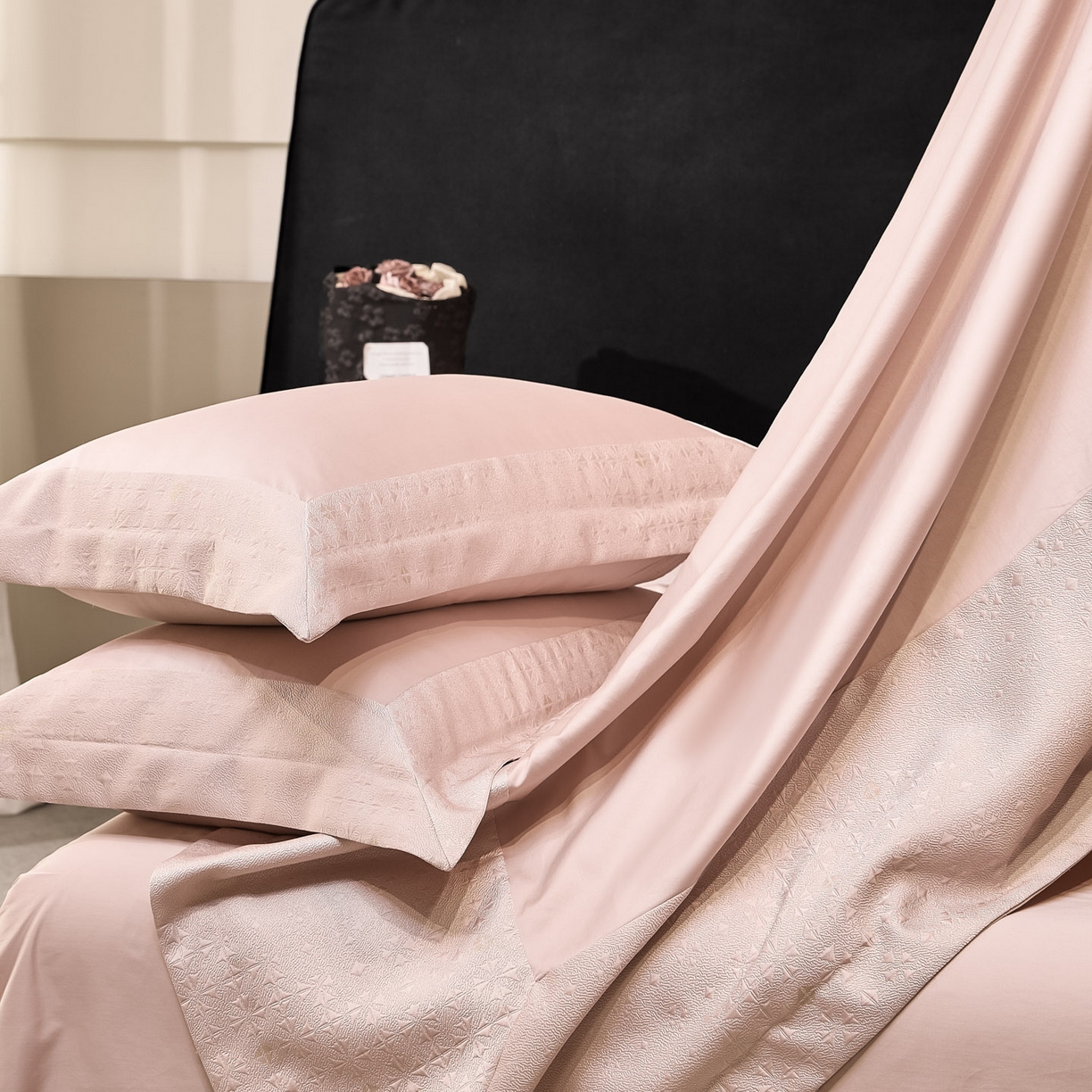 91家纺网 家纺一手货源 找家纺 女子家纺 2026新款全棉烫花拼角100%长绒棉四件套-丽思兰顿 1丽思兰顿-嫩粉色