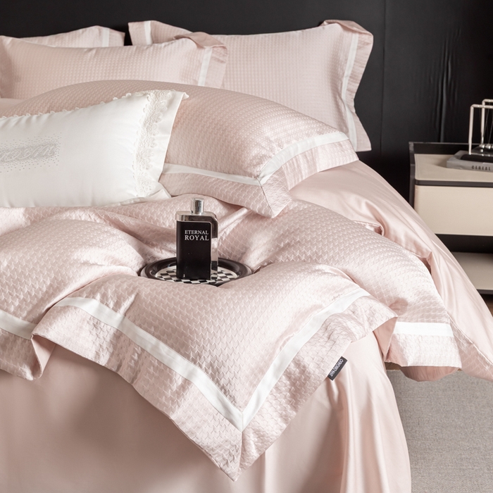 91家纺网 家纺一手货源 找家纺 家居1号家纺 2026新款西西里厚织高精密锦缎提花四件套（全网控价！活动立减券后价格不得低于：标准488元，加大518元！请大家把控利润！严禁内卷！会员优惠10元！） 西西里-流金粉