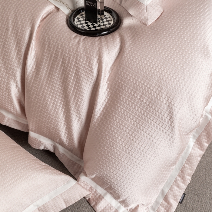 91家纺网 家纺一手货源 找家纺 家居1号家纺 2026新款西西里厚织高精密锦缎提花四件套（全网控价！活动立减券后价格不得低于：标准488元，加大518元！请大家把控利润！严禁内卷！会员优惠10元！） 西西里-流金粉