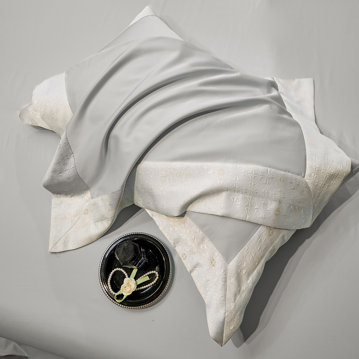 91家纺网 家纺一手货源 找家纺 女子家纺 2026新款全棉烫花拼角100%长绒棉四件套-丽思兰顿 3丽思兰顿-高级灰