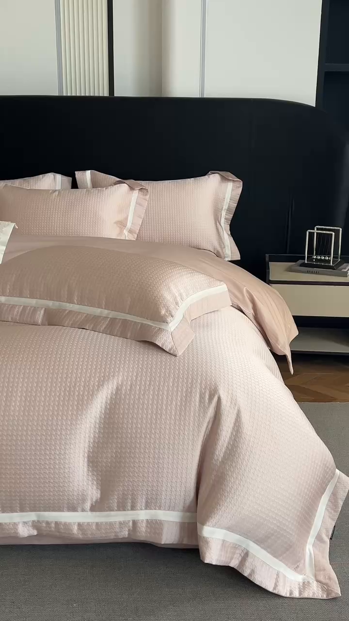 91家纺网 家纺一手货源 找家纺 家居1号家纺 2026新款西西里厚织高精密锦缎提花四件套（全网控价！活动立减券后价格不得低于：标准488元，加大518元！请大家把控利润！严禁内卷！会员优惠10元！） 西西里-流金粉