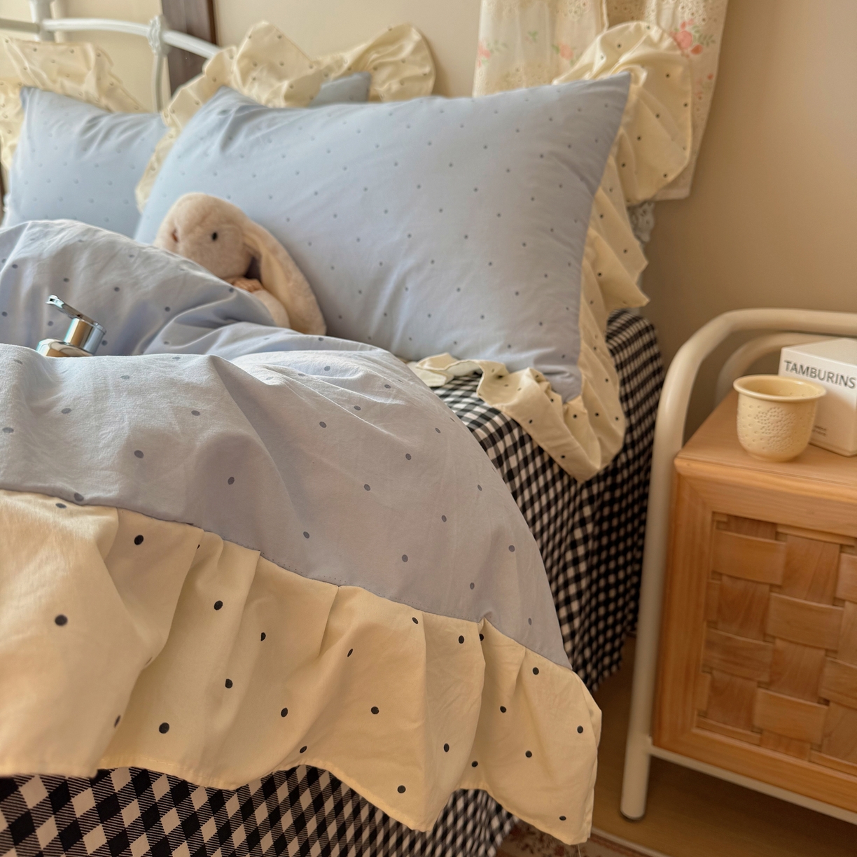 91家纺网 家纺一手货源 找家纺 摩妮卡 2026春夏新款韩版公主风花边亲肤棉水洗棉印花四件套 海盐蓝波点