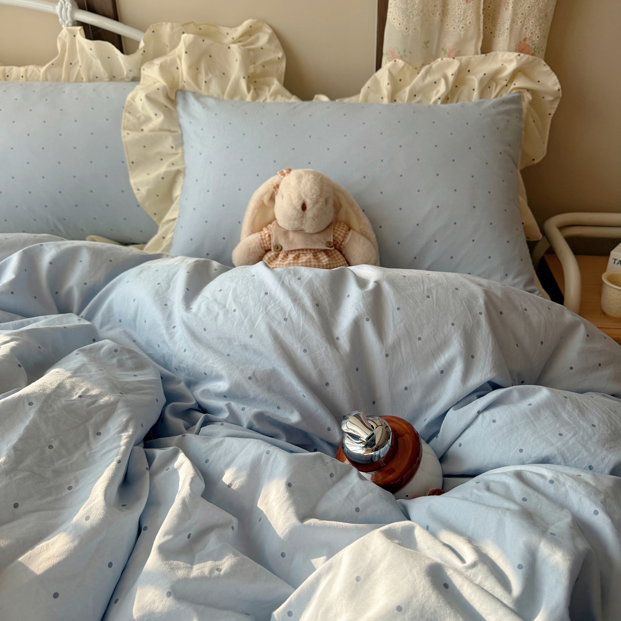 91家纺网 家纺一手货源 找家纺 摩妮卡 2026春夏新款韩版公主风花边亲肤棉水洗棉印花四件套 海盐蓝波点