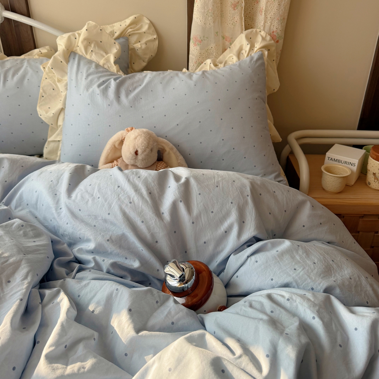 91家纺网 家纺一手货源 找家纺 摩妮卡 2026春夏新款韩版公主风花边亲肤棉水洗棉印花四件套 海盐蓝波点