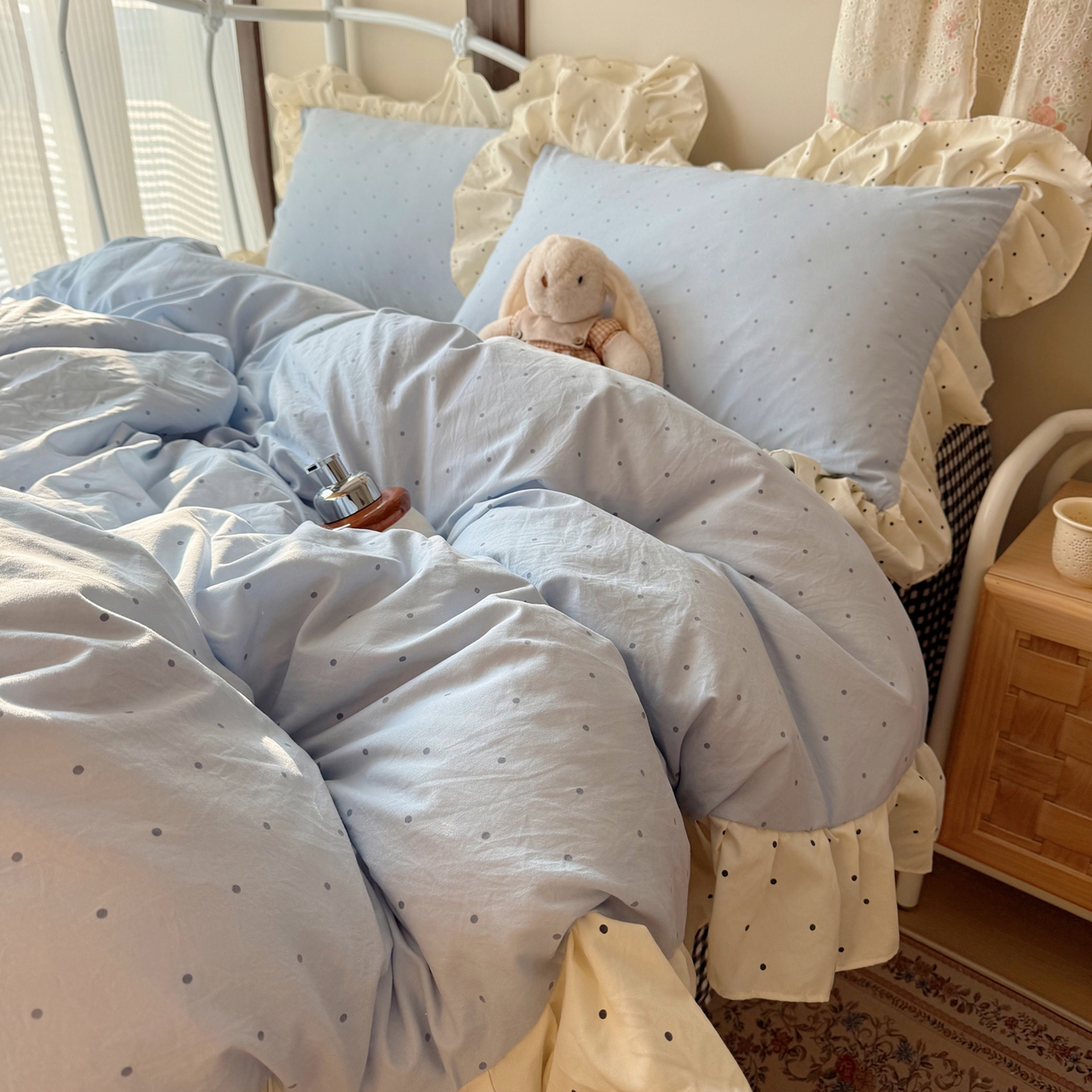 91家纺网 家纺一手货源 找家纺 摩妮卡 2026春夏新款韩版公主风花边亲肤棉水洗棉印花四件套 海盐蓝波点