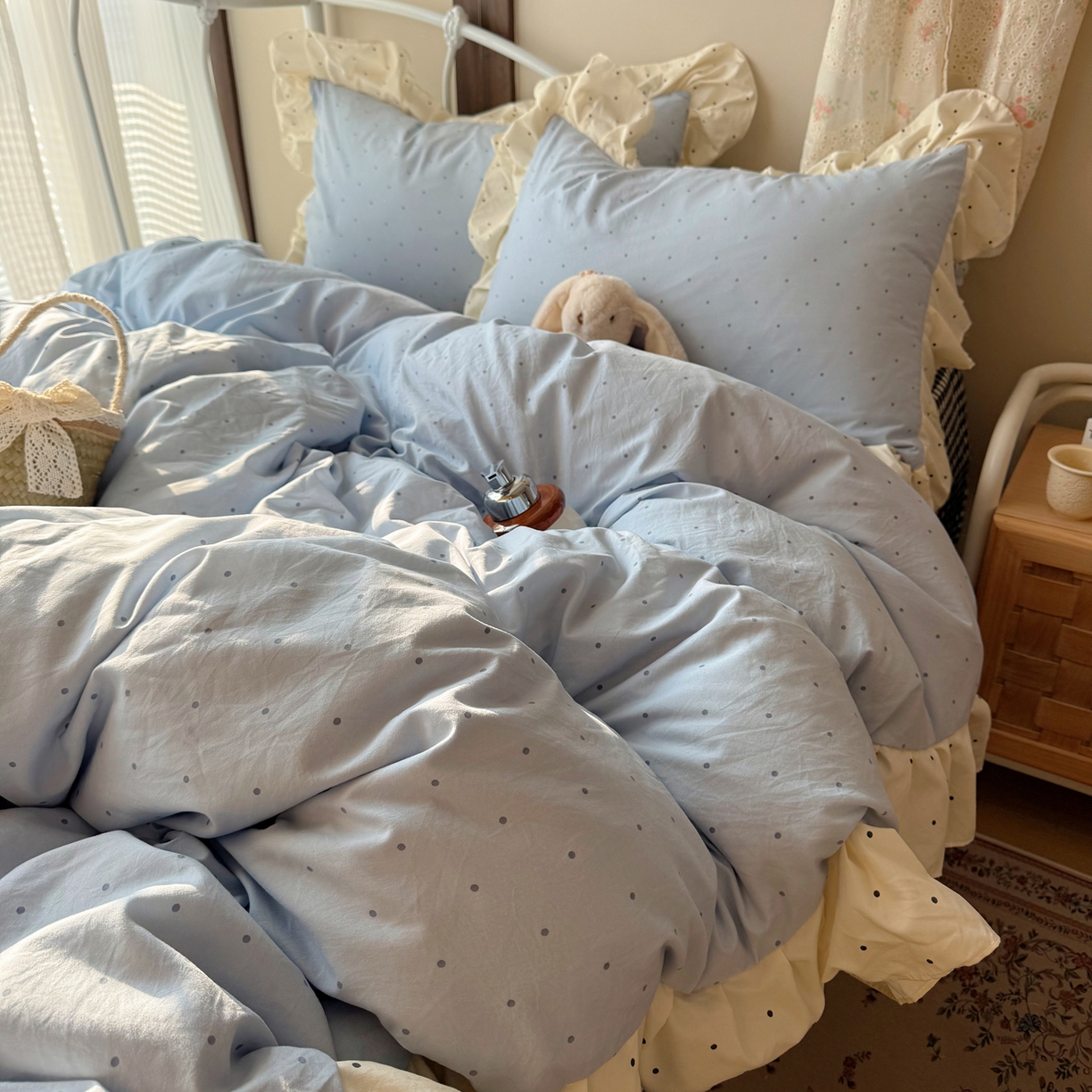 91家纺网 家纺一手货源 找家纺 摩妮卡 2026春夏新款韩版公主风花边亲肤棉水洗棉印花四件套 海盐蓝波点