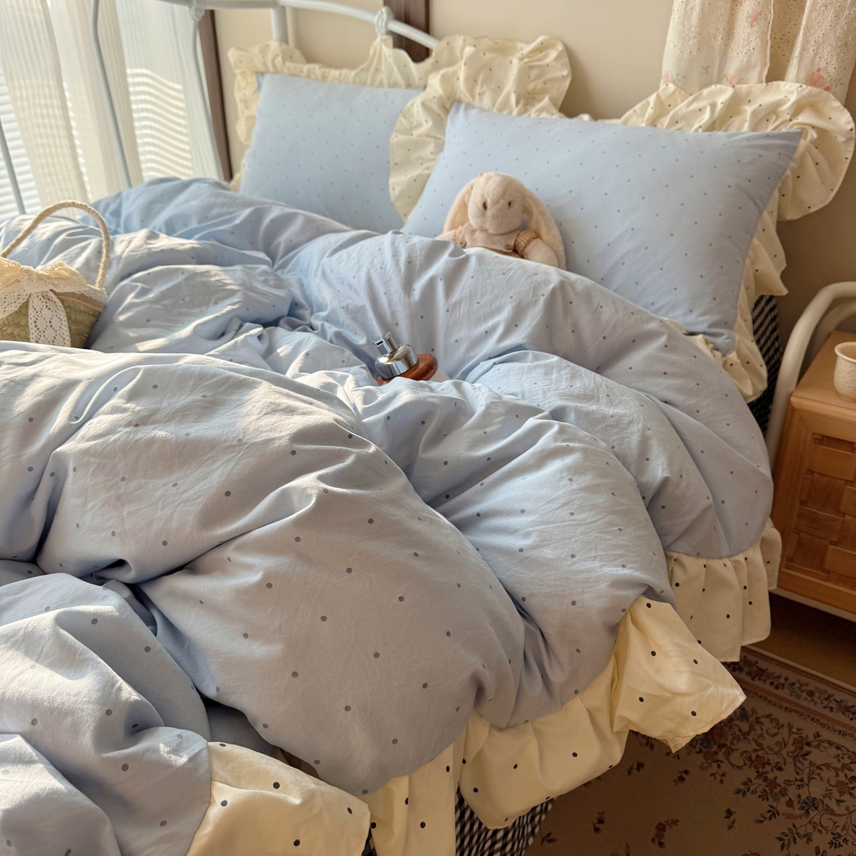 91家纺网 家纺一手货源 找家纺 摩妮卡 2026春夏新款韩版公主风花边亲肤棉水洗棉印花四件套 海盐蓝波点