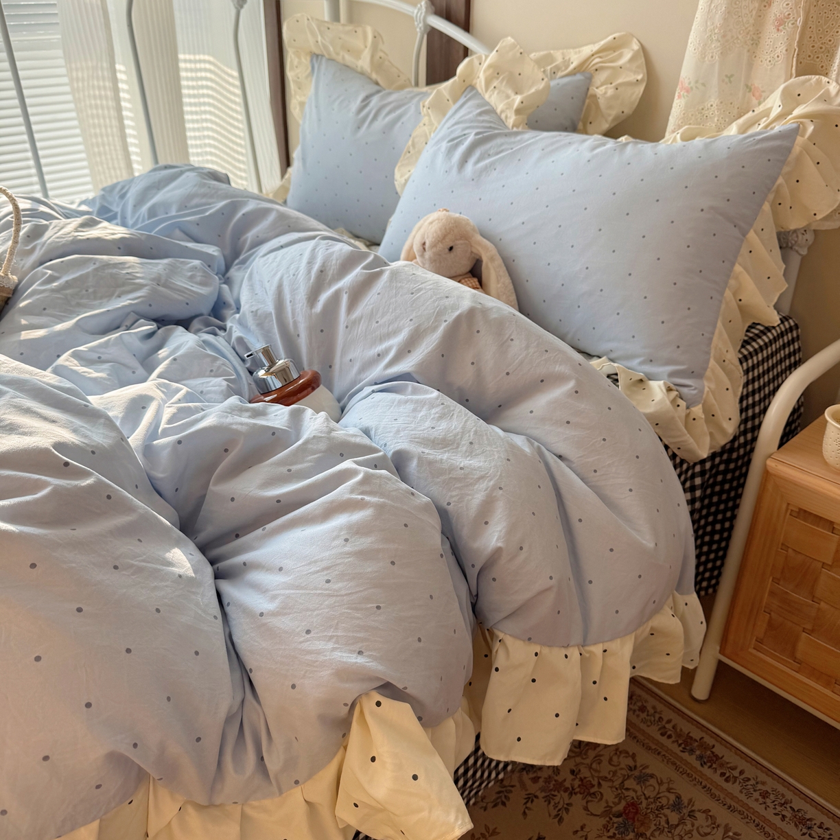 91家纺网 家纺一手货源 找家纺 摩妮卡 2026春夏新款韩版公主风花边亲肤棉水洗棉印花四件套 海盐蓝波点