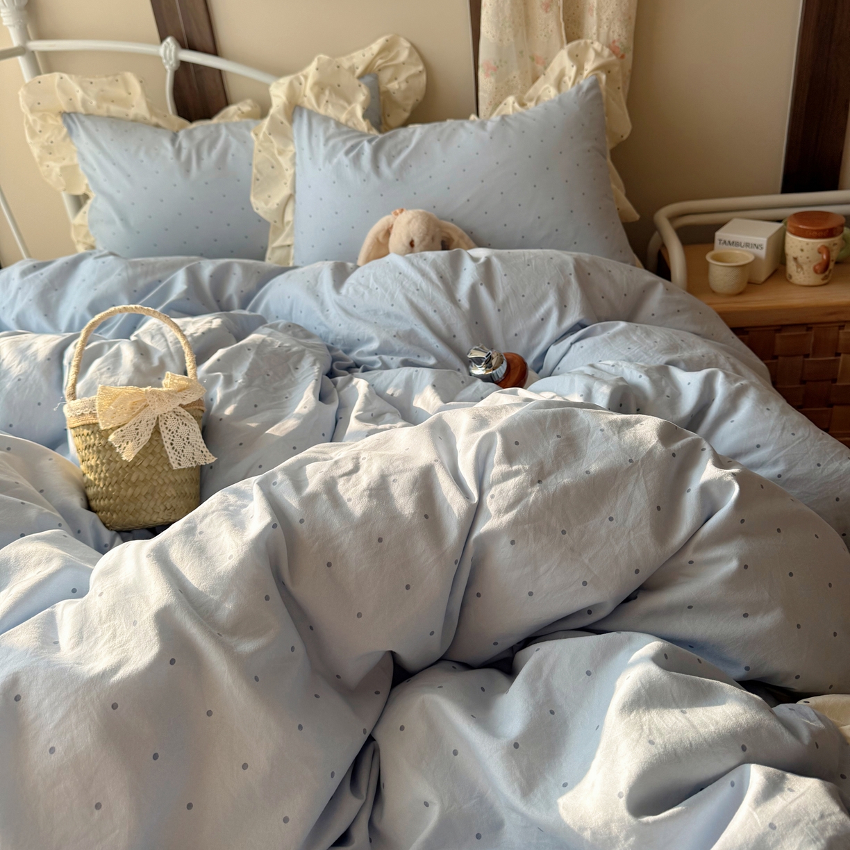 91家纺网 家纺一手货源 找家纺 摩妮卡 2026春夏新款韩版公主风花边亲肤棉水洗棉印花四件套 海盐蓝波点