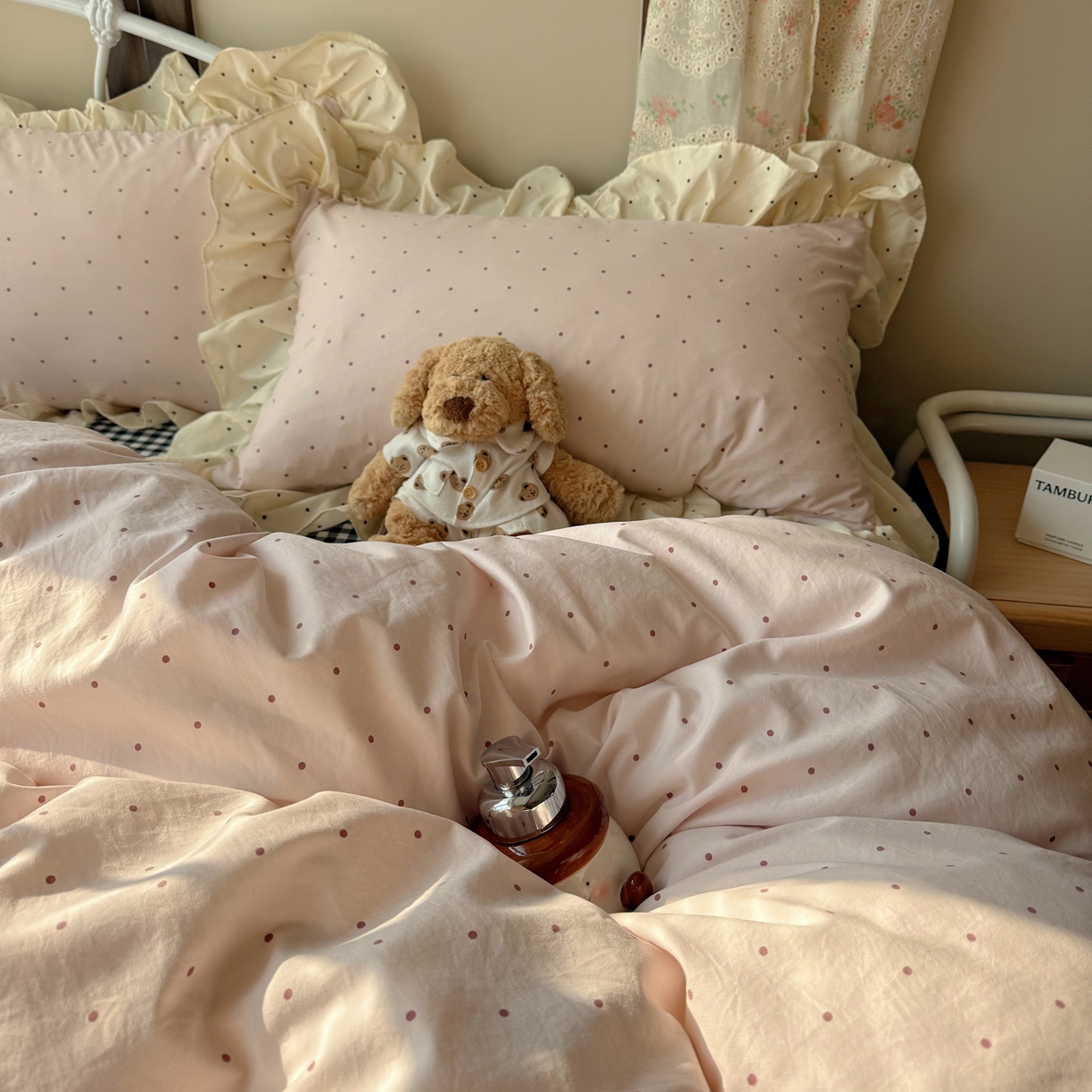 91家纺网 家纺一手货源 找家纺 摩妮卡 2026春夏新款韩版公主风花边亲肤棉水洗棉印花四件套 香雪粉波点