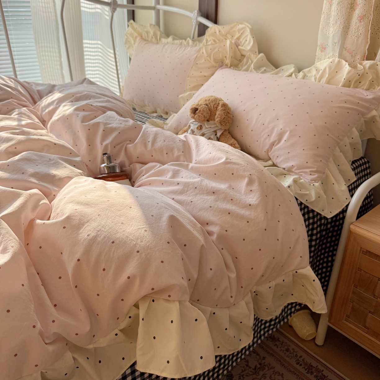 91家纺网 家纺一手货源 找家纺 摩妮卡 2026春夏新款韩版公主风花边亲肤棉水洗棉印花四件套 香雪粉波点