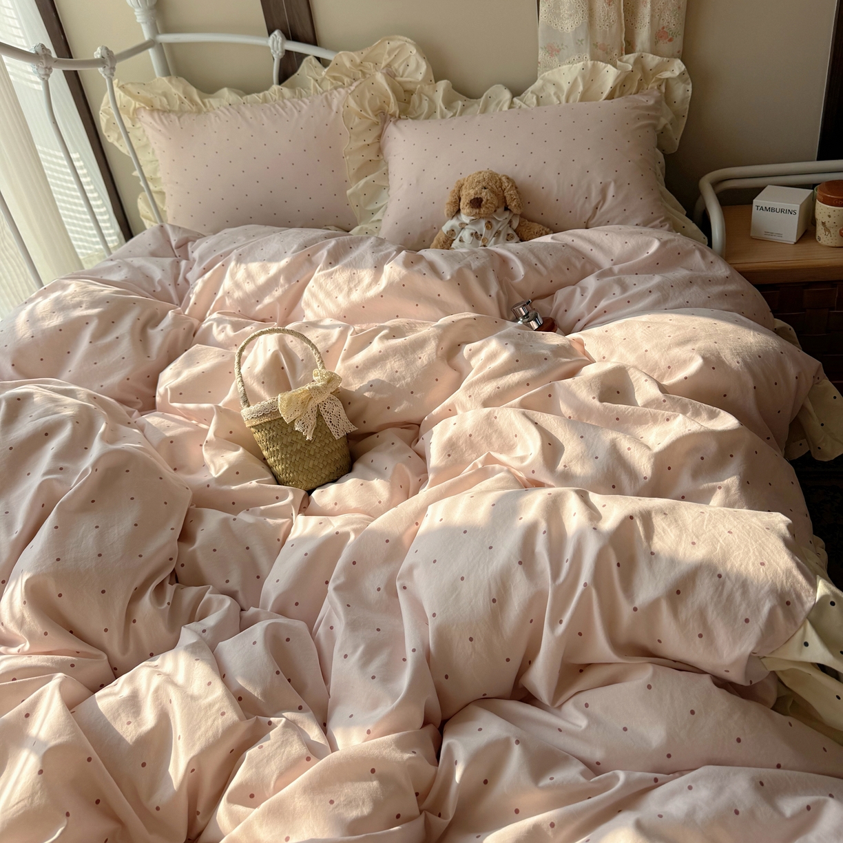 91家纺网 家纺一手货源 找家纺 摩妮卡 2026春夏新款韩版公主风花边亲肤棉水洗棉印花四件套 香雪粉波点