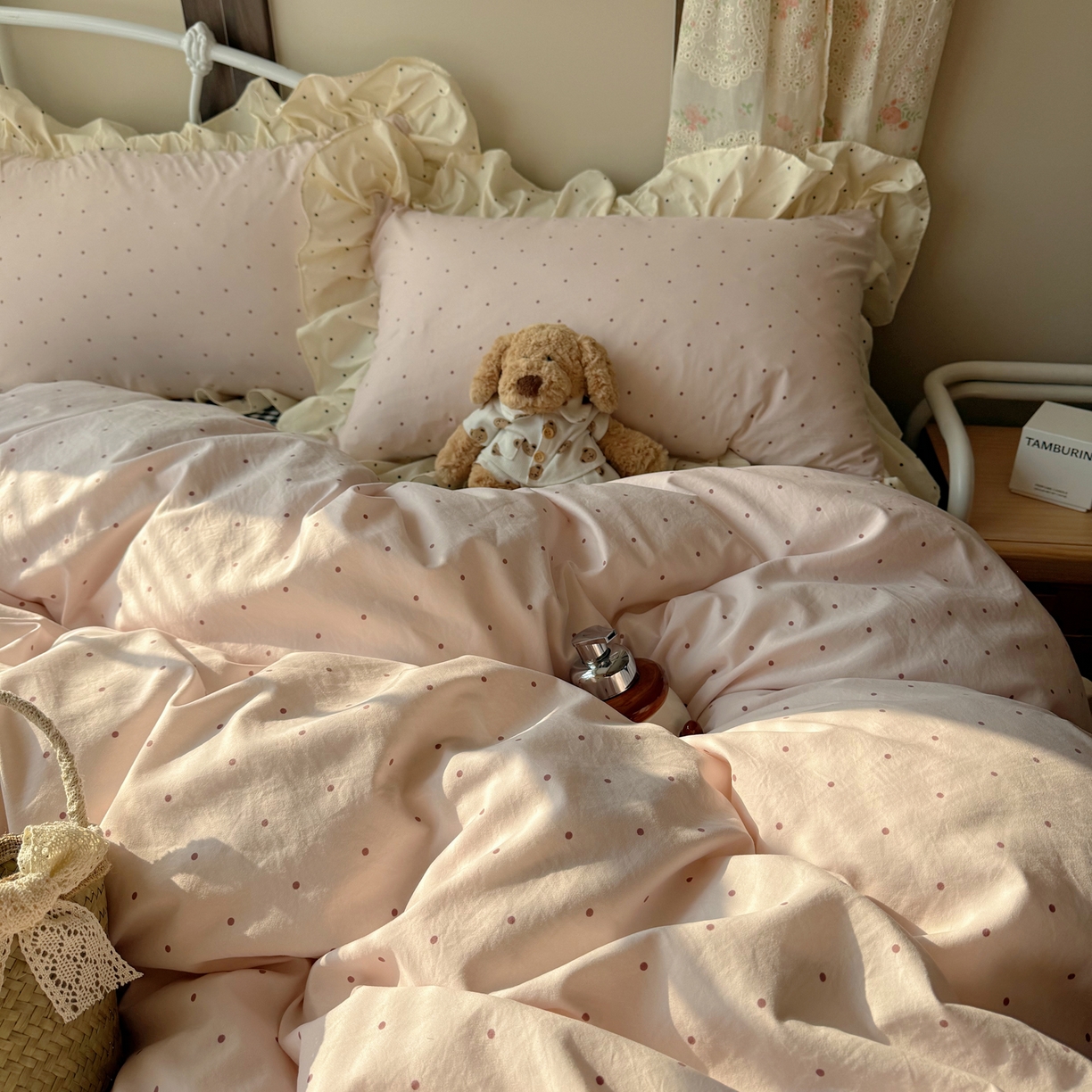 91家纺网 家纺一手货源 找家纺 摩妮卡 2026春夏新款韩版公主风花边亲肤棉水洗棉印花四件套 香雪粉波点