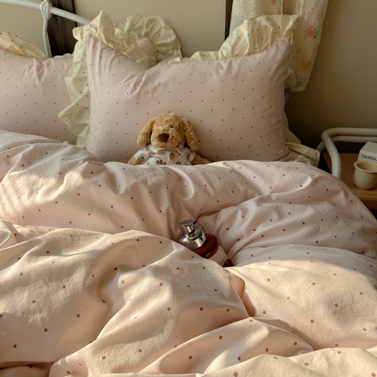 91家纺网 家纺一手货源 找家纺 摩妮卡 2026春夏新款韩版公主风花边亲肤棉水洗棉印花四件套 香雪粉波点