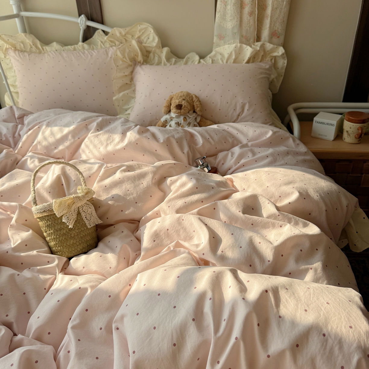 91家纺网 家纺一手货源 找家纺 摩妮卡 2026春夏新款韩版公主风花边亲肤棉水洗棉印花四件套 香雪粉波点