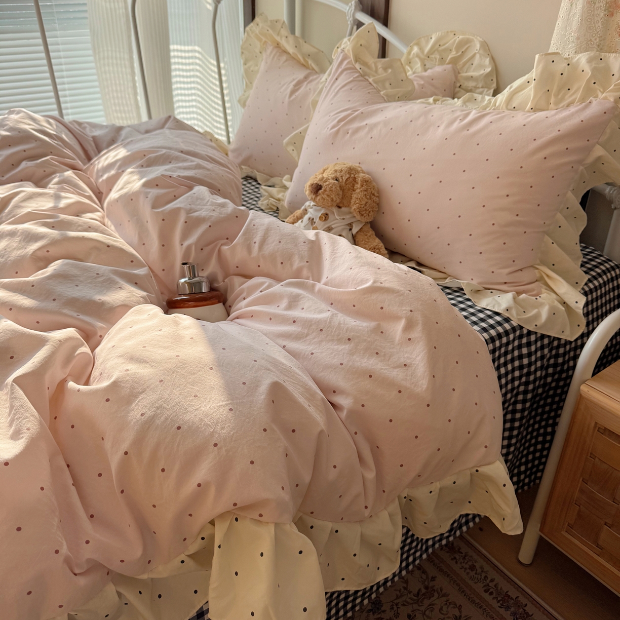 91家纺网 家纺一手货源 找家纺 摩妮卡 2026春夏新款韩版公主风花边亲肤棉水洗棉印花四件套 香雪粉波点