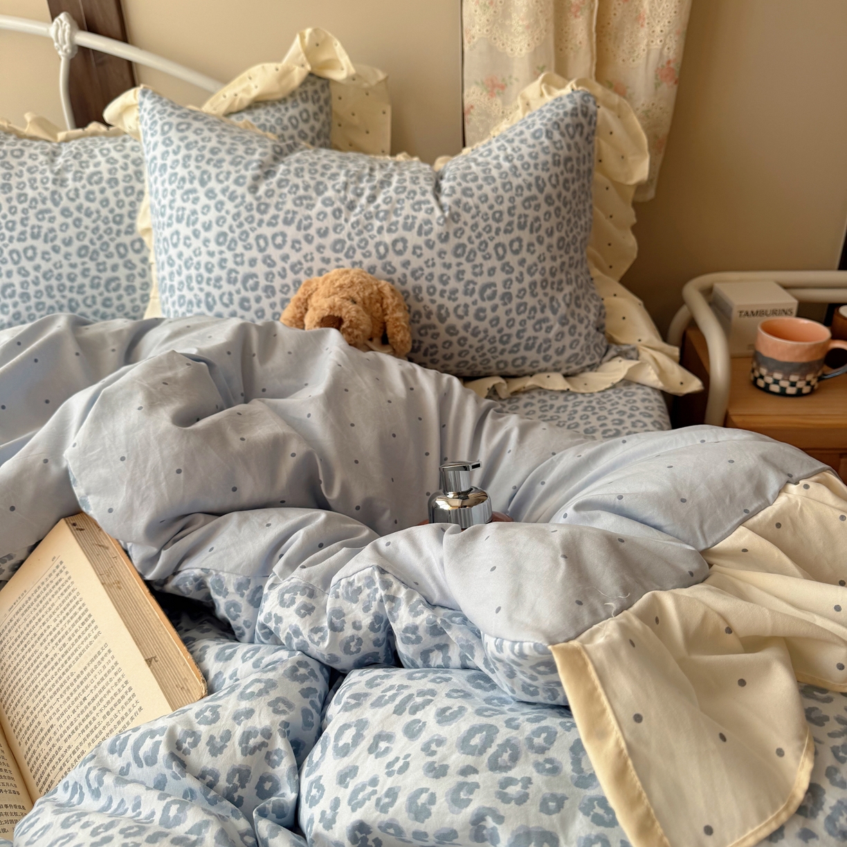 91家纺网 家纺一手货源 找家纺 摩妮卡 2026春夏新款韩版公主风花边亲肤棉水洗棉印花四件套 海盐蓝豹纹