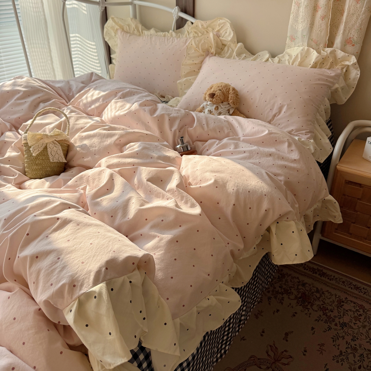 91家纺网 家纺一手货源 找家纺 摩妮卡 2026春夏新款韩版公主风花边亲肤棉水洗棉印花四件套 香雪粉波点