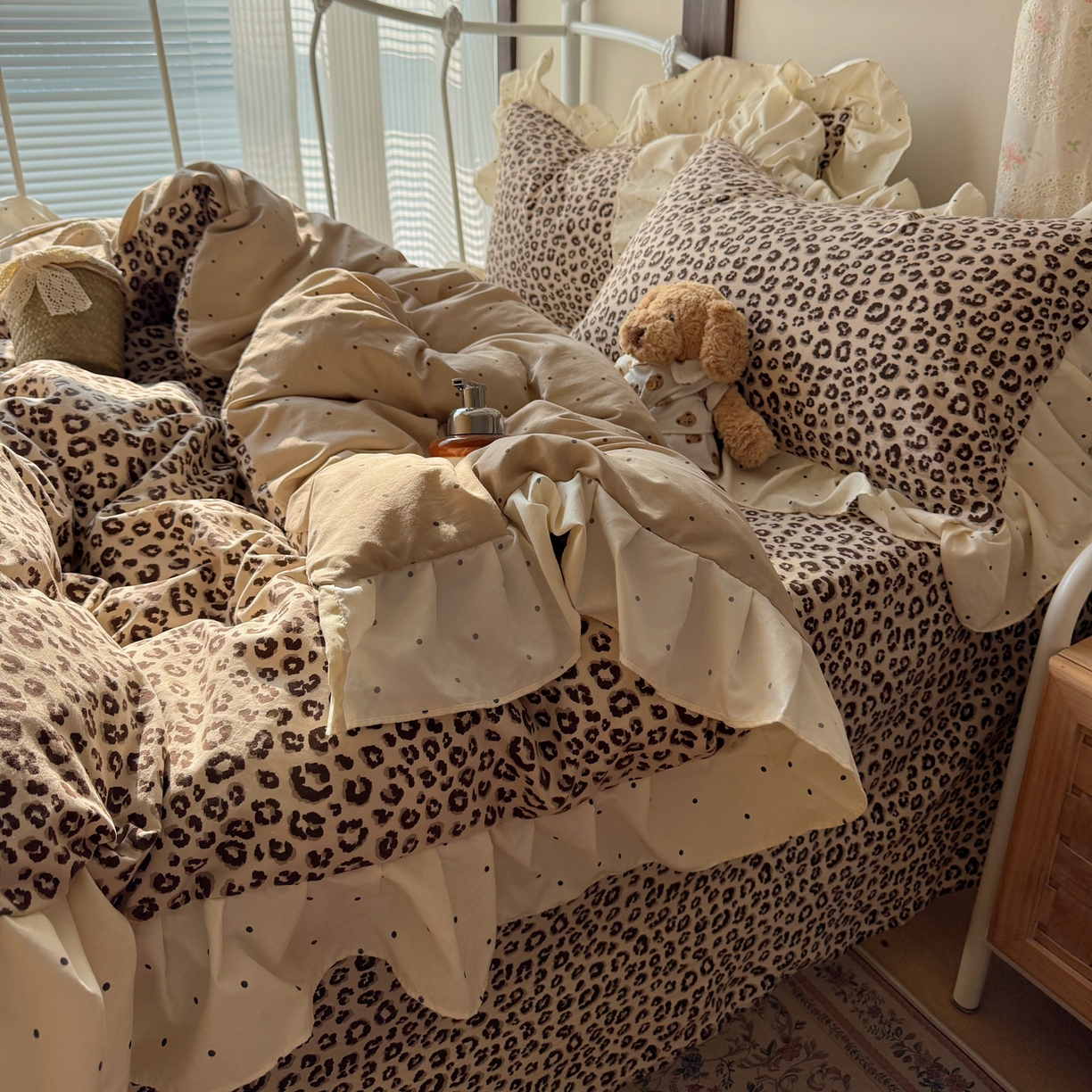 91家纺网 家纺一手货源 找家纺 摩妮卡 2026春夏新款韩版公主风花边亲肤棉水洗棉印花四件套 经典豹纹