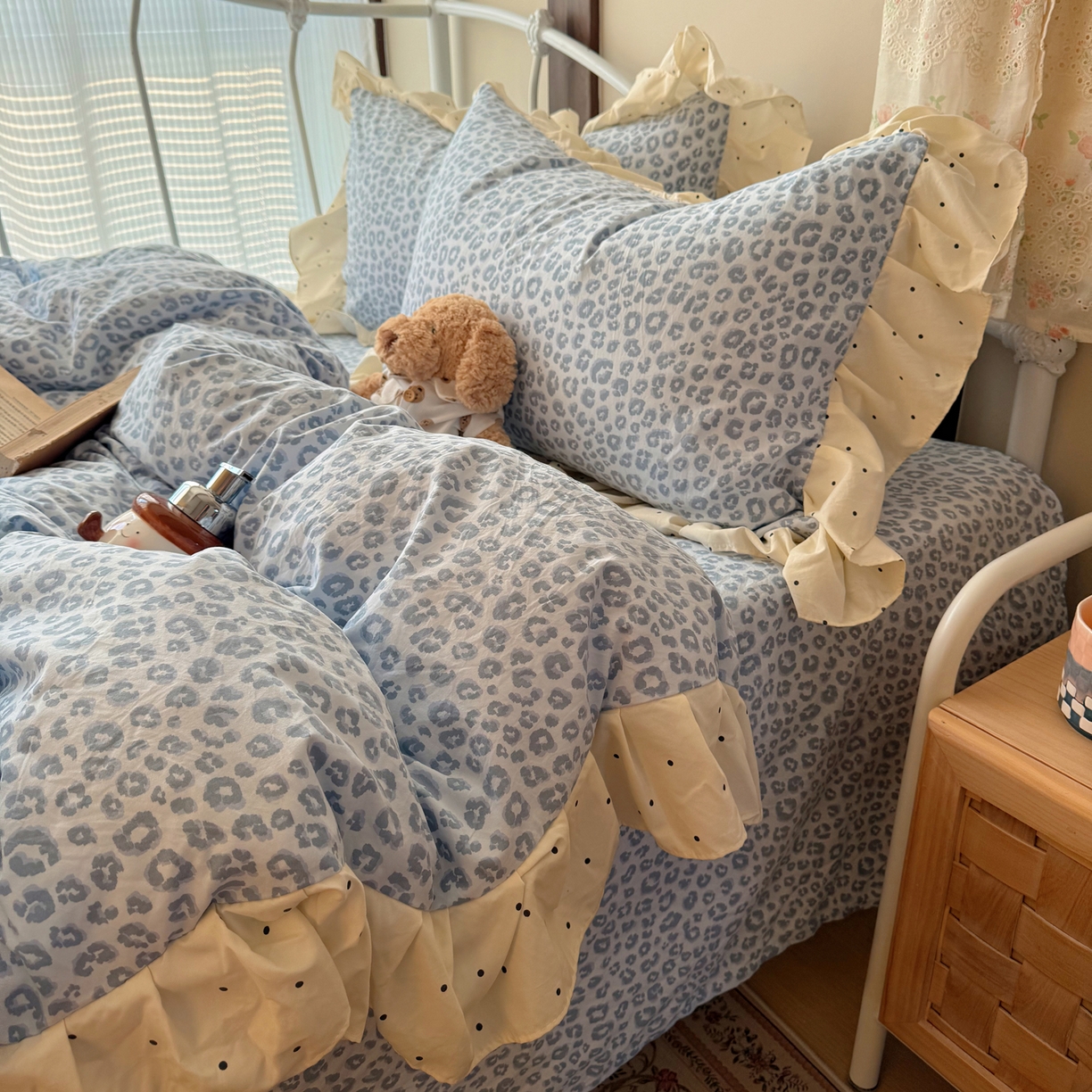 91家纺网 家纺一手货源 找家纺 摩妮卡 2026春夏新款韩版公主风花边亲肤棉水洗棉印花四件套 海盐蓝豹纹