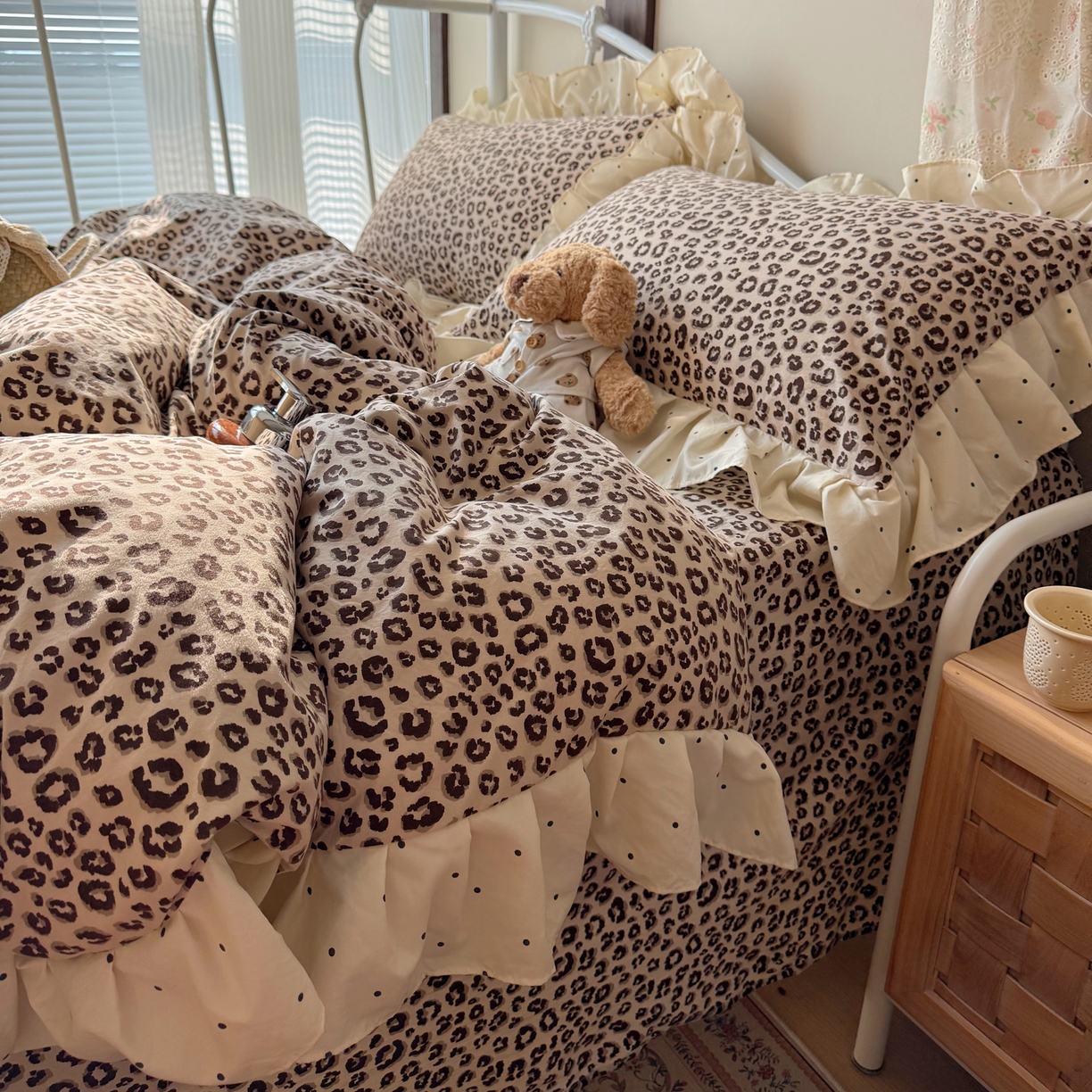 91家纺网 家纺一手货源 找家纺 摩妮卡 2026春夏新款韩版公主风花边亲肤棉水洗棉印花四件套 经典豹纹