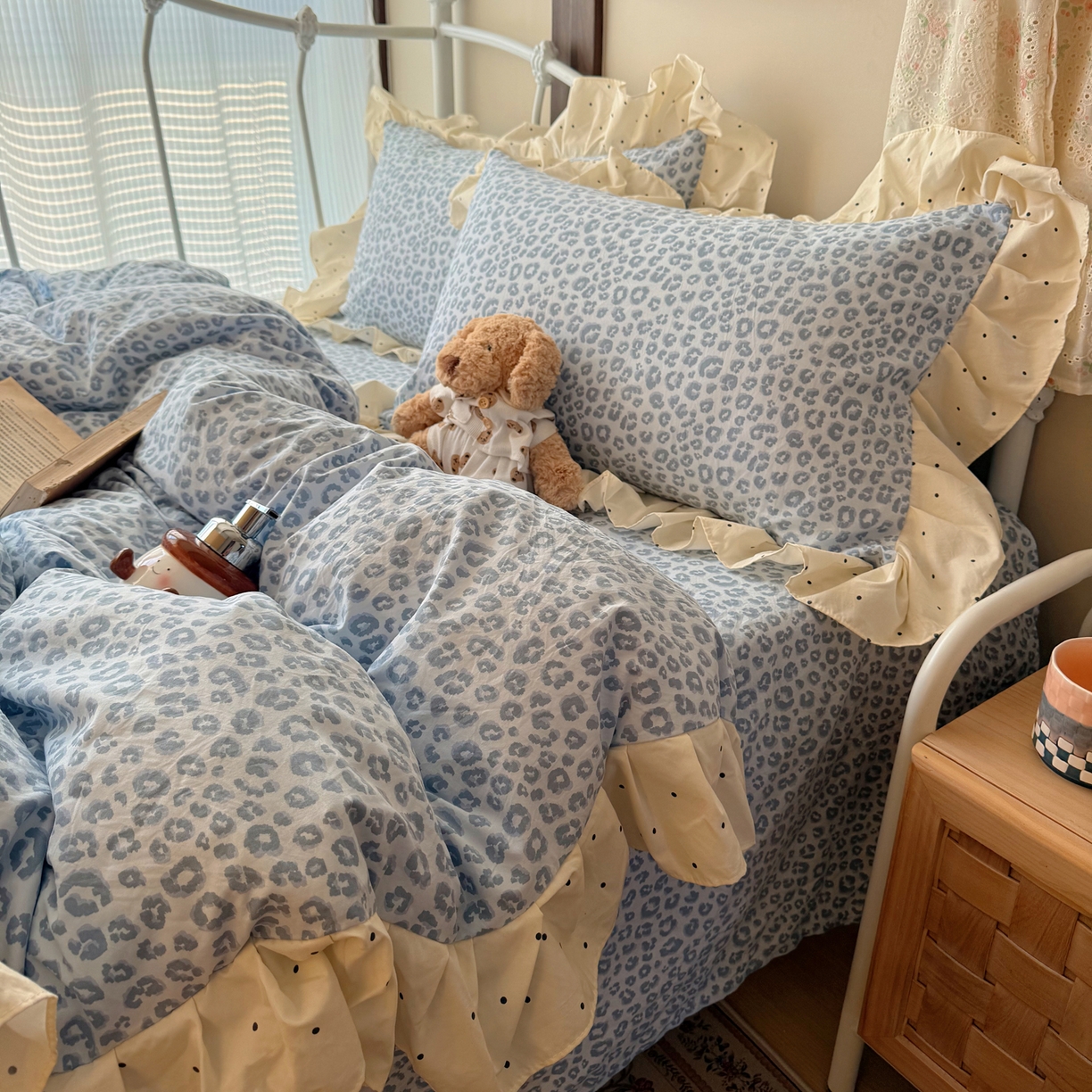 91家纺网 家纺一手货源 找家纺 摩妮卡 2026春夏新款韩版公主风花边亲肤棉水洗棉印花四件套 海盐蓝豹纹