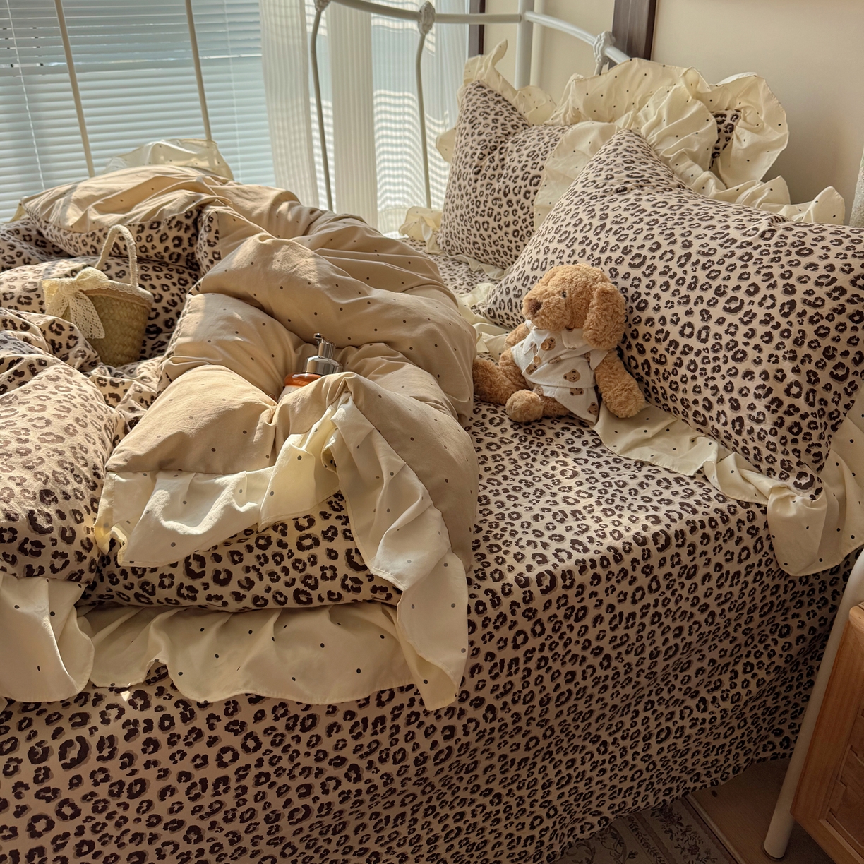 91家纺网 家纺一手货源 找家纺 摩妮卡 2026春夏新款韩版公主风花边亲肤棉水洗棉印花四件套 经典豹纹